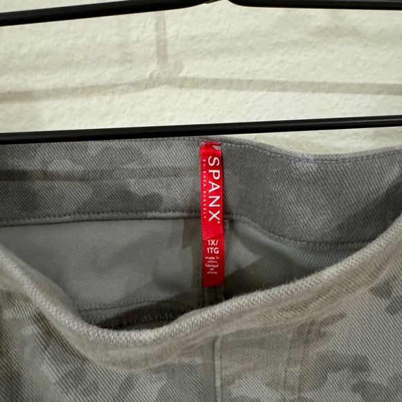 Spanx Leggings Women's Size 1X Grey Camo Jeanish Ankle Pull On Casual Stretch - Picture 3 of 5